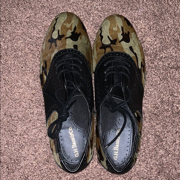 G.H.Bass & Co. Camo Saddle Shoes - Picture 3 of 7